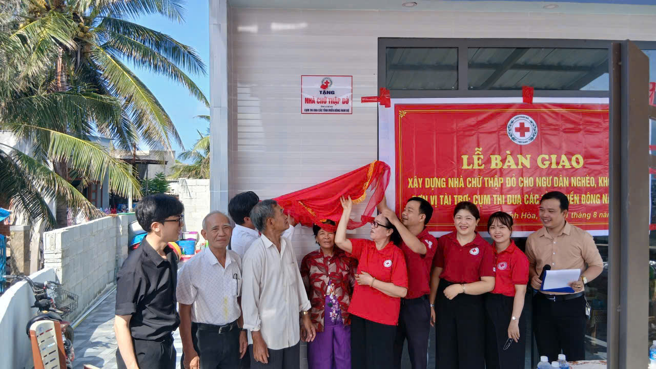 Hội Chữ thập đỏ tỉnh Khánh Hoà bàn giao nhà tình nghĩa cho hộ ngư dân nghèo tại xã Cà Ná